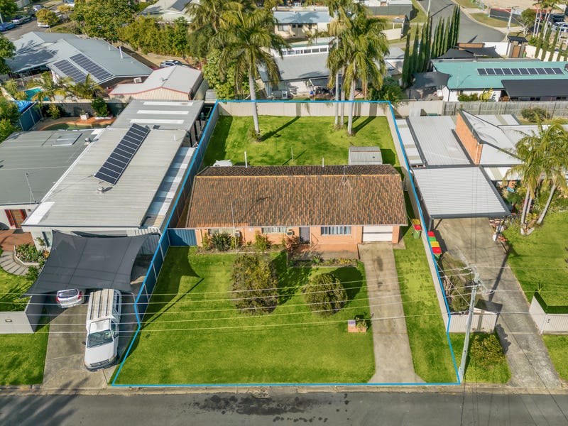 10 Koonwarra Street, Labrador, Qld 4215 Property Details