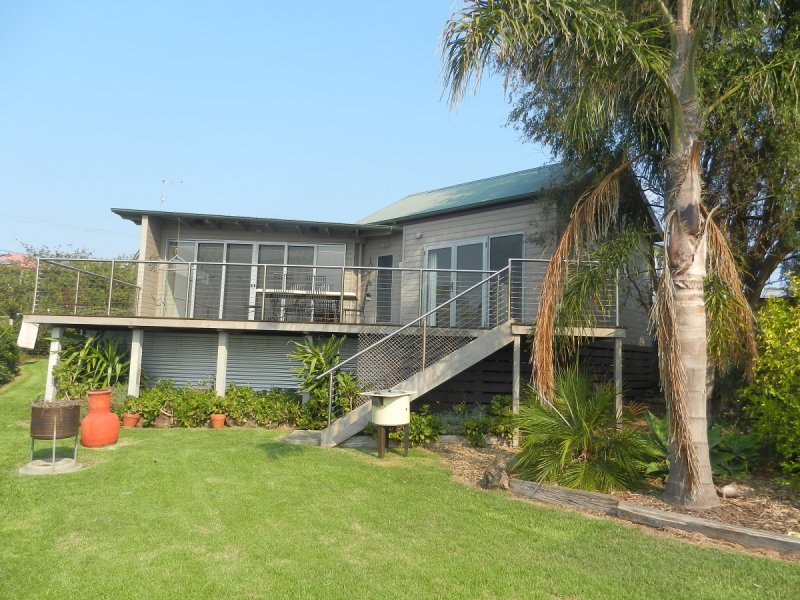 21 Outlook Drive, Lake Tyers Beach, VIC 3909