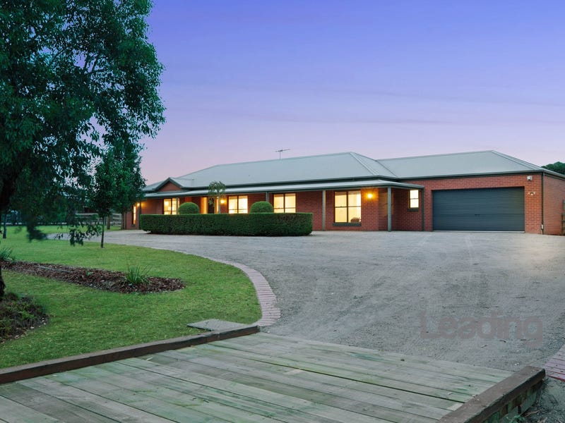 32 Rolling Meadows Drive, Sunbury, Vic 3429