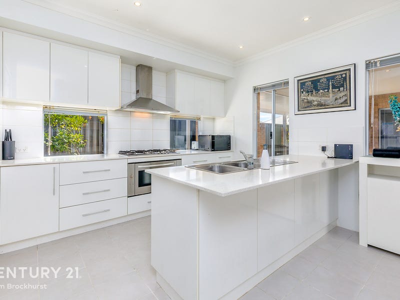 3 Beetzee Way, Champion Lakes, WA 6111 