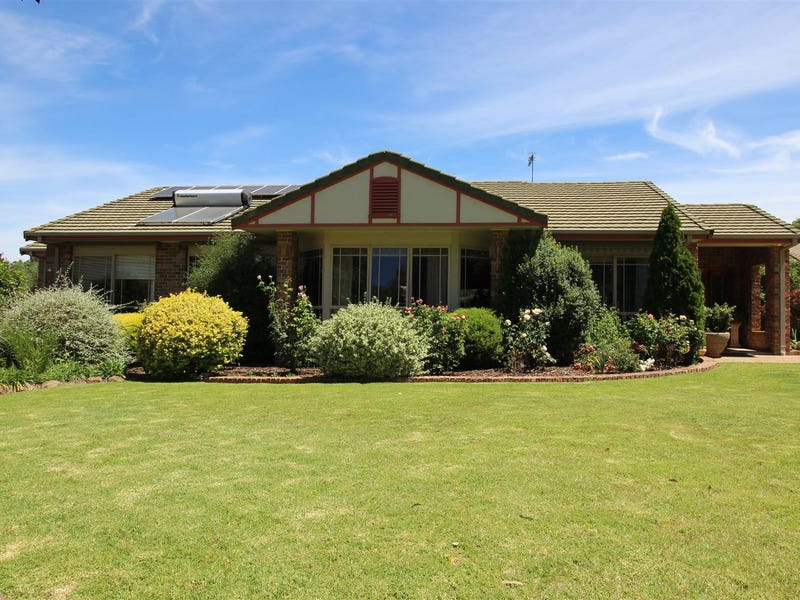 9 Dillon Avenue, Cootamundra, NSW 2590 Property Details