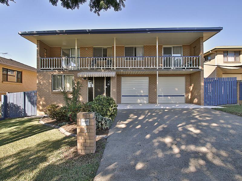 3 Redleaf Street, Mansfield, Qld 4122 Property Details