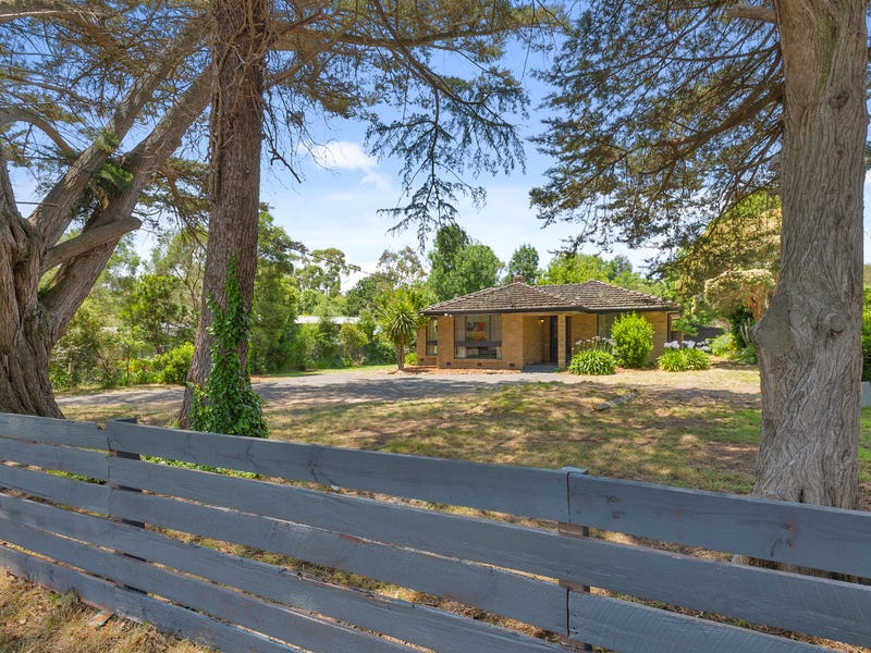 12 Waterfalls Road, Mount Macedon, VIC 3441