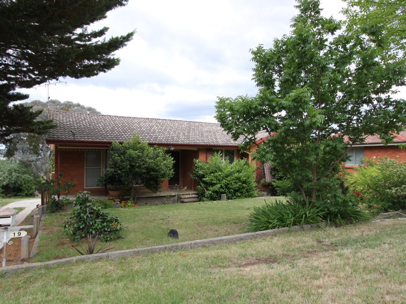 19 Brereton Street, Queanbeyan West, NSW 2620