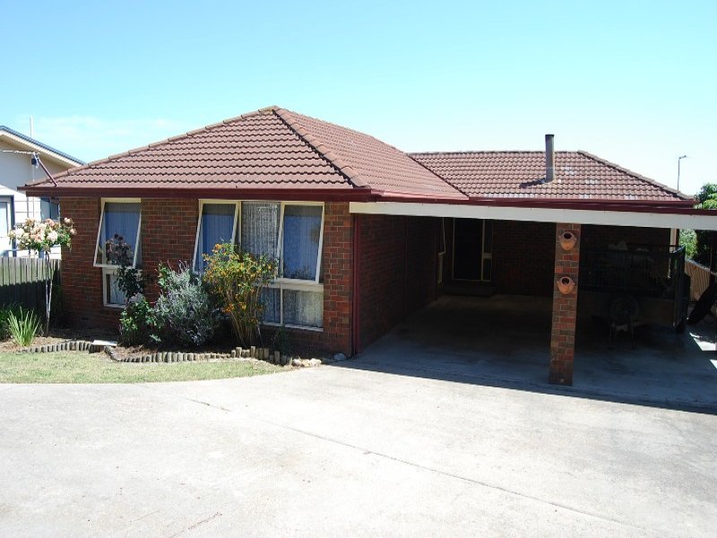 4 Uplands Avenue, Lakes Entrance, VIC 3909