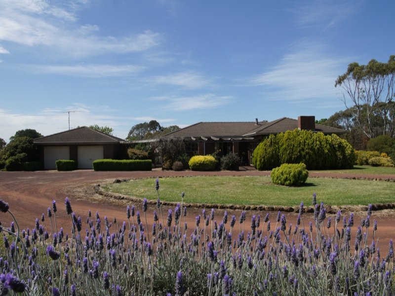 24 Boundary Road, Mortlake, Vic 3272 Property Details