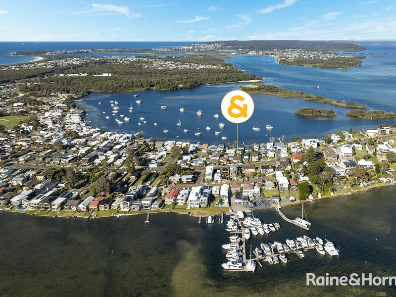 Tacking Point 2 Bedroom Properties for Sale in Caves Beach, NSW 2281 (+8 locations ...
