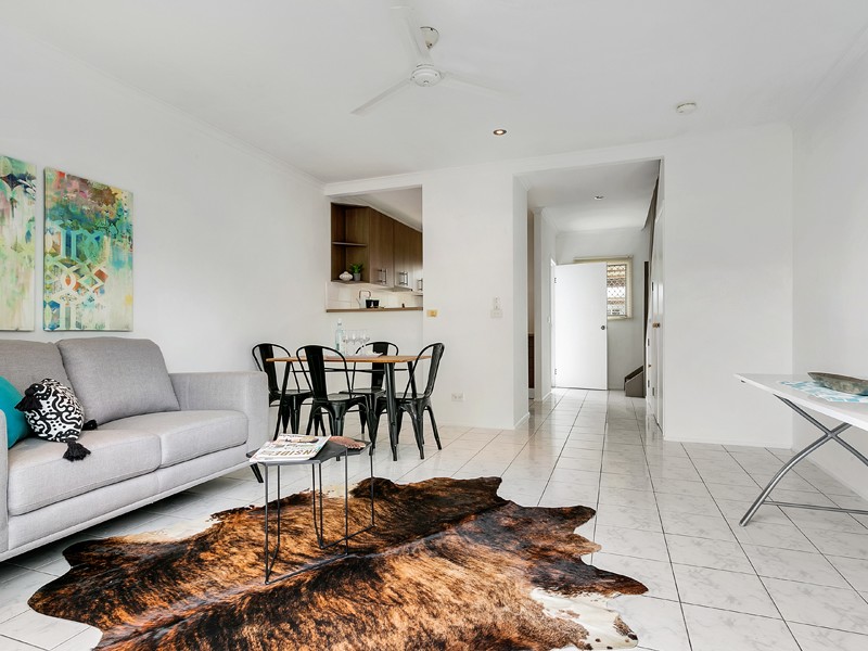 8 462 464 McCoombe Street Mooroobool Qld 4870 Property Details