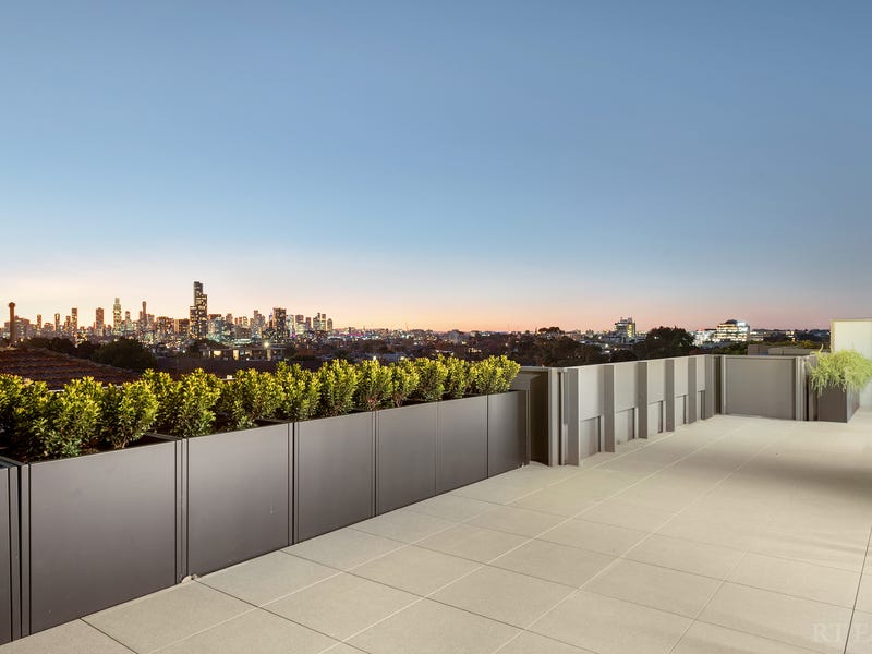 Nice Gairaut - 4 Room Apartment Of 216 Sqm For Sale - JamesEdition - City View Penthouse Apartment With Outdoor Space