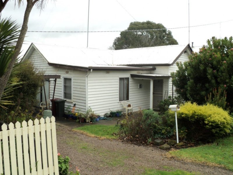 17 Carmichael Street, Hamilton, Vic 3300 Property Details