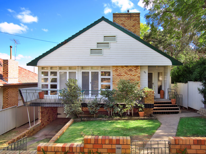 90 White Street, Tamworth, NSW 2340 Property Details