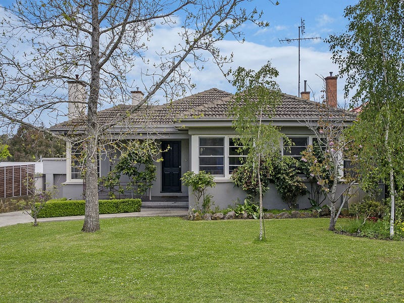 9 Carmichael Street, Hamilton, Vic 3300 Property Details