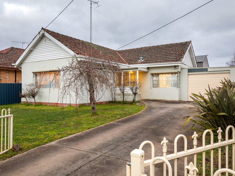 218 Dowling Street, Wendouree, VIC 3355