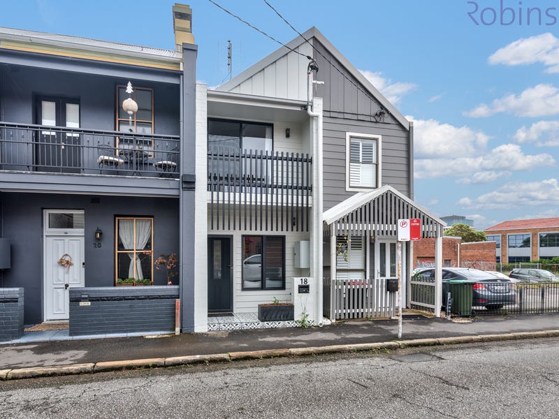 18 Railway Street, Cooks Hill, NSW