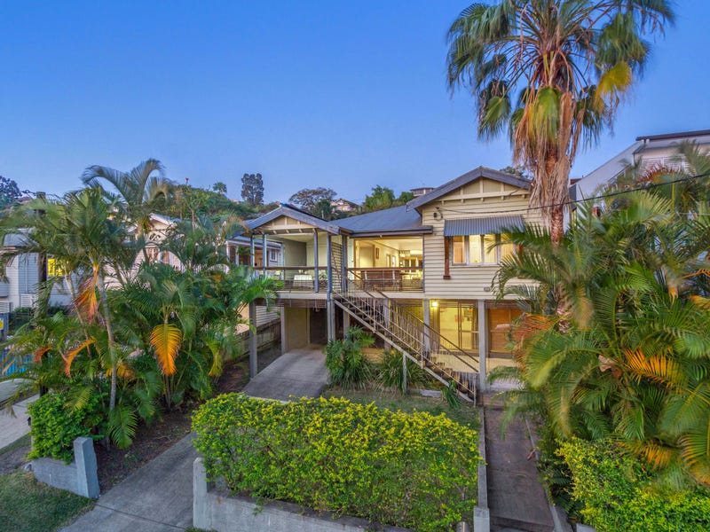 15 Barton Parade, Balmoral, Qld 4171 Property Details