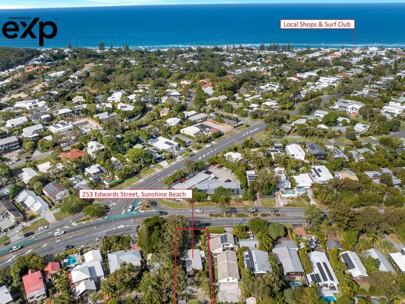 Houses for Sale in 20 The Peninsula, Paradise Point, QLD 4216 (+1