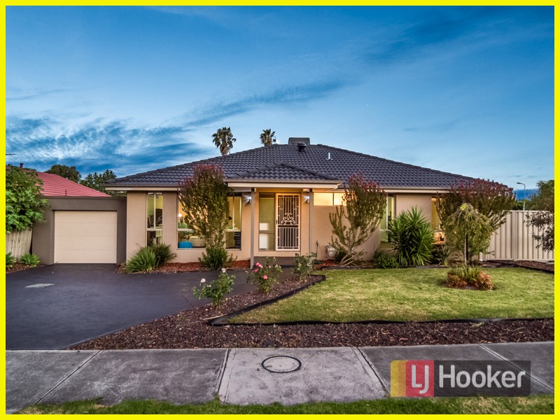 102 Chalcot Drive, Endeavour Hills, VIC 3802