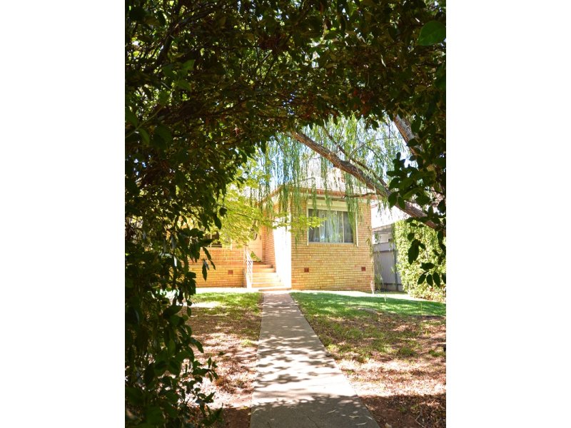 19 Thorby Cres, Griffith, NSW 2680