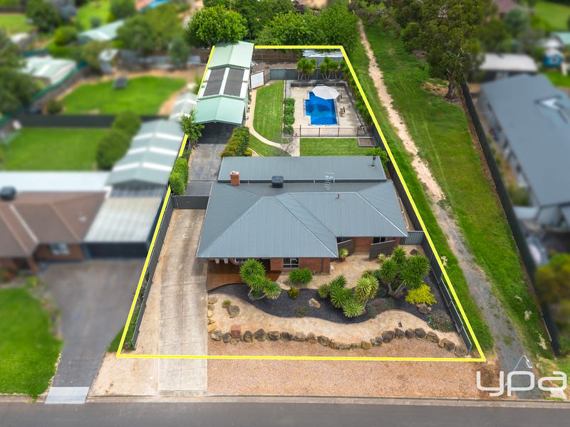 30 Cairns Drive, Darley, Vic 3340 House for Sale