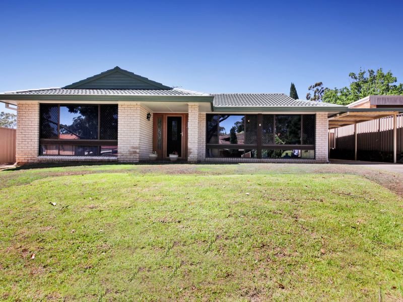 8 Pinaroo Cres, Bradbury, NSW 2560