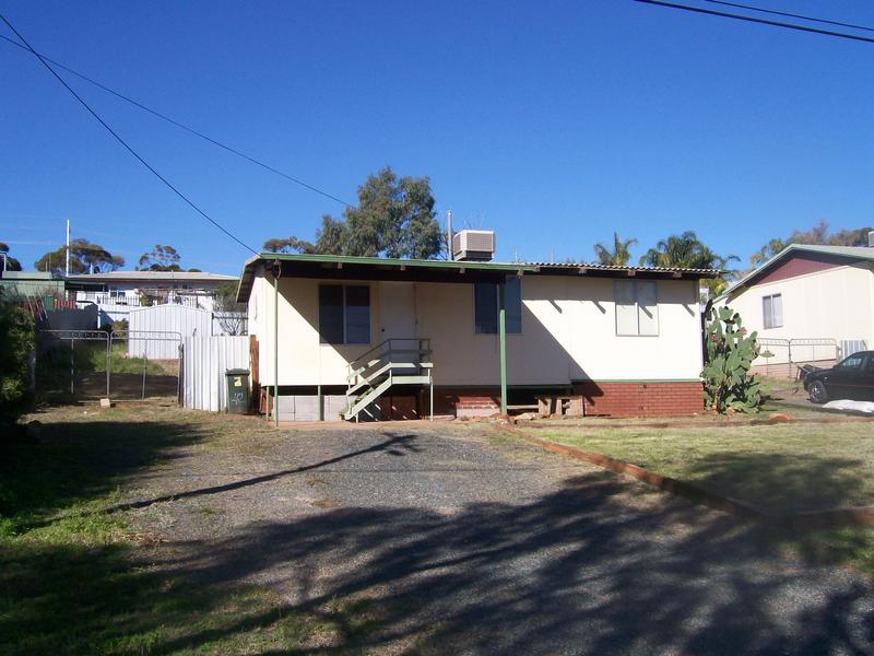42 Serpentine Road, Kambalda East, WA 6442