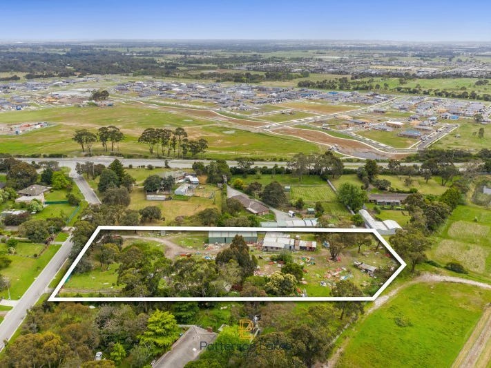 3A Chevron Avenue, Cranbourne South, VIC 3977 - realestate.com.au