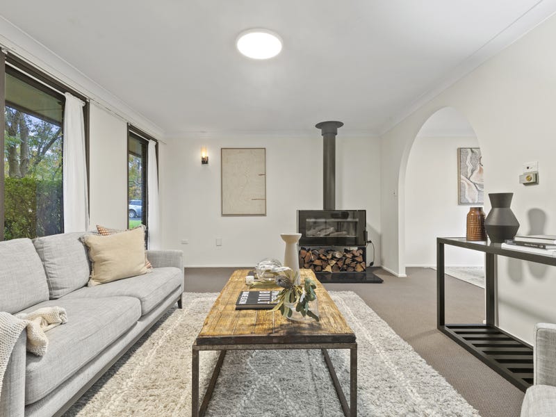 74 Valley Road, Wentworth Falls, NSW 2782