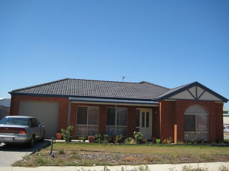 1/92 Thames Blvd, Werribee, Vic 3030 Property Details