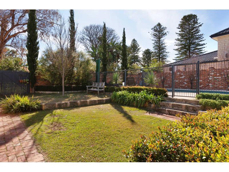136 Lefroy Road, Beaconsfield, WA 6162