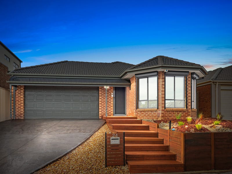 24 Drive, Caroline Springs, Vic 3023 House for Sale