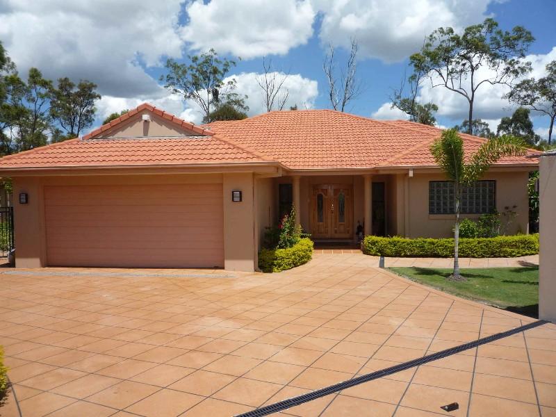 10 Parnham Court, Arundel, Qld 4214 Property Details