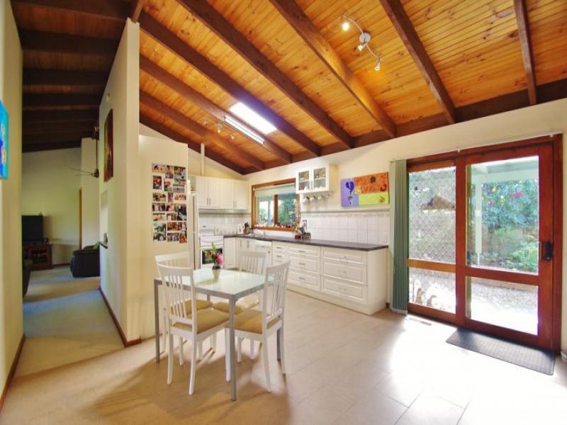 6 Nagoondie Lane, Healesville, VIC 3777