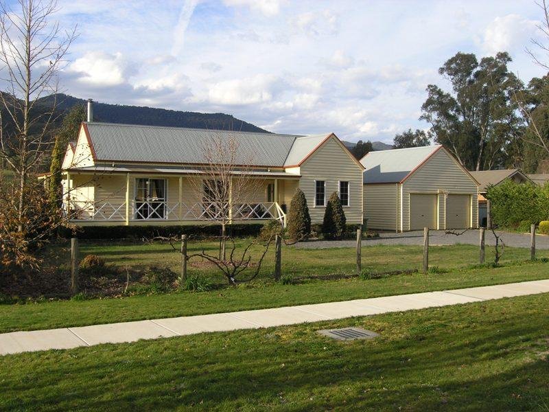 1 Station Street, Porepunkah, Vic 3740 Property Details