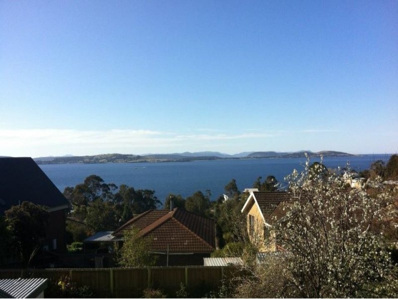 110 Roslyn Avenue, Blackmans Bay, TAS 7052