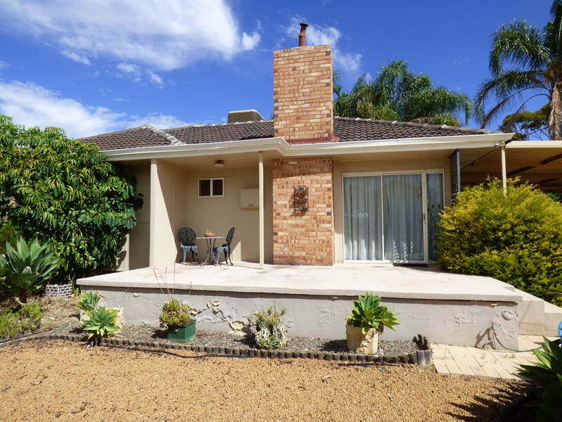 5 Lefroy Street, Merredin, WA 6415