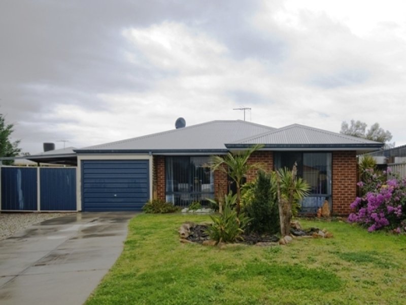 10 Coomer Elb, South Guildford, WA 6055