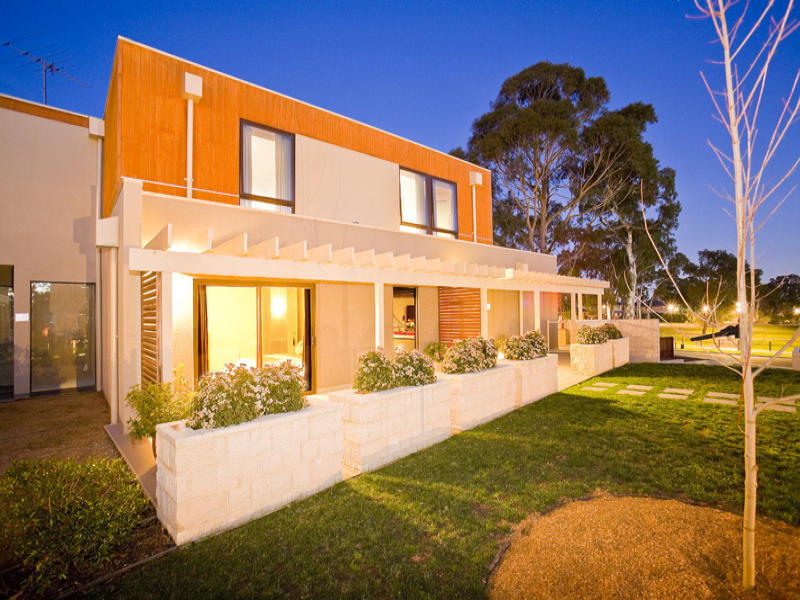 2/134 Ernest Jones Drive, Macleod, Vic 3085 Property Details