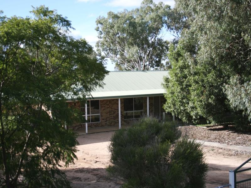 5 ADAIR STREET, Oakey, Qld 4401 Property Details