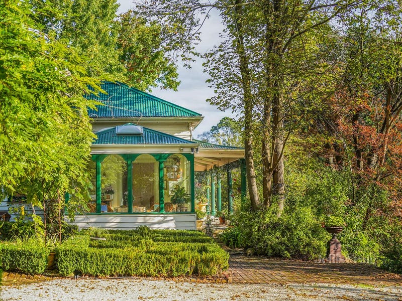 ERINVALE 11 Kilmore Road, Gisborne, Vic 3437 House for Sale