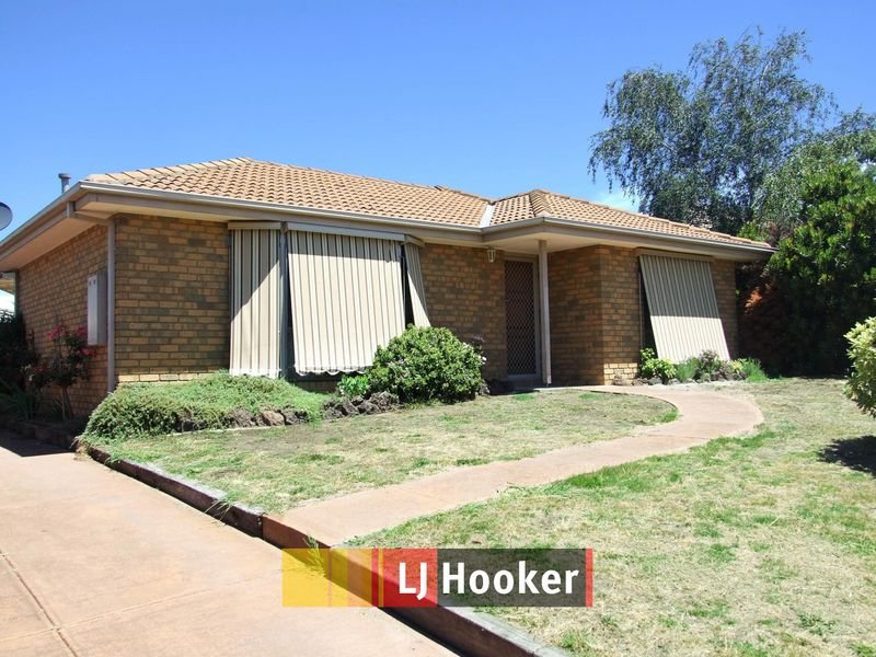 2 Dobson Court, Pakenham, Vic 3810 Property Details
