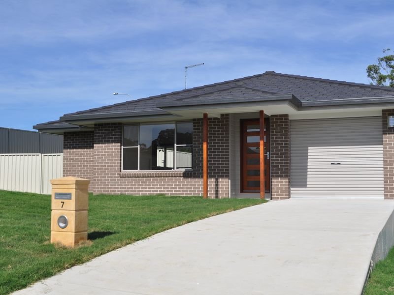 7 Mcintosh Cres, Woolgoolga, NSW 2456