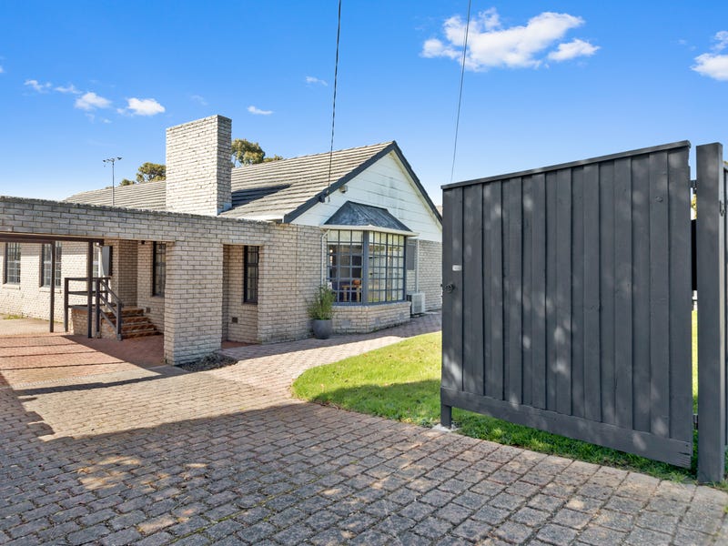 15 Golf Links Road, Frankston, Vic 3199 House for Sale