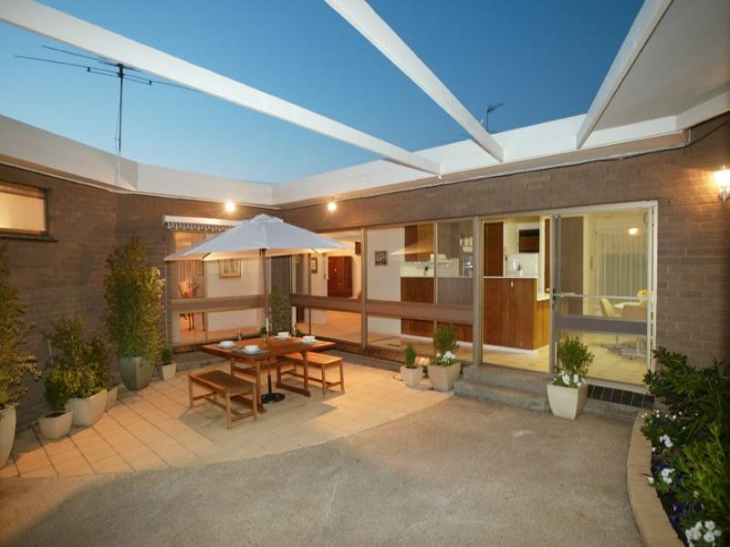 10 Woodvale Close, Essendon, VIC 3040