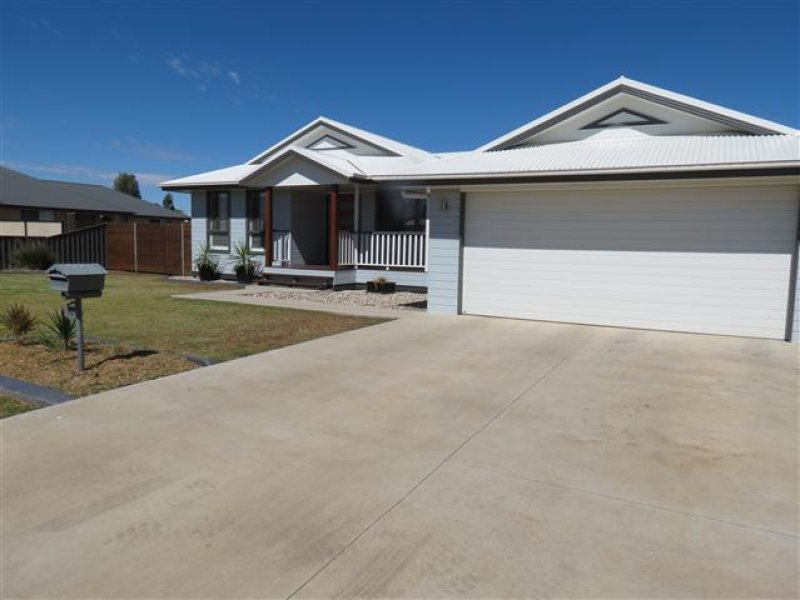 16 Beetson Drive, Roma, QLD 4455
