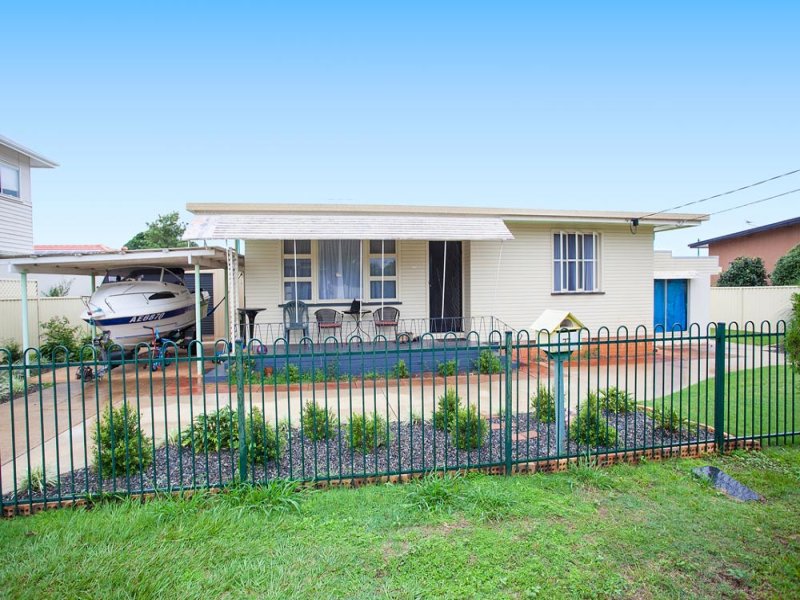 77 Arthur Street, Woody Point, QLD 4019