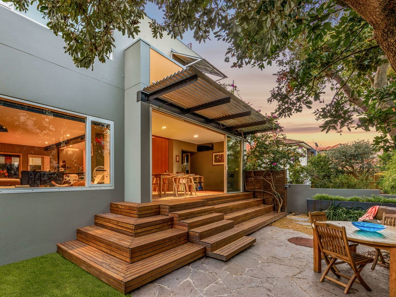 Australian residential backyard timber deck and pergola
