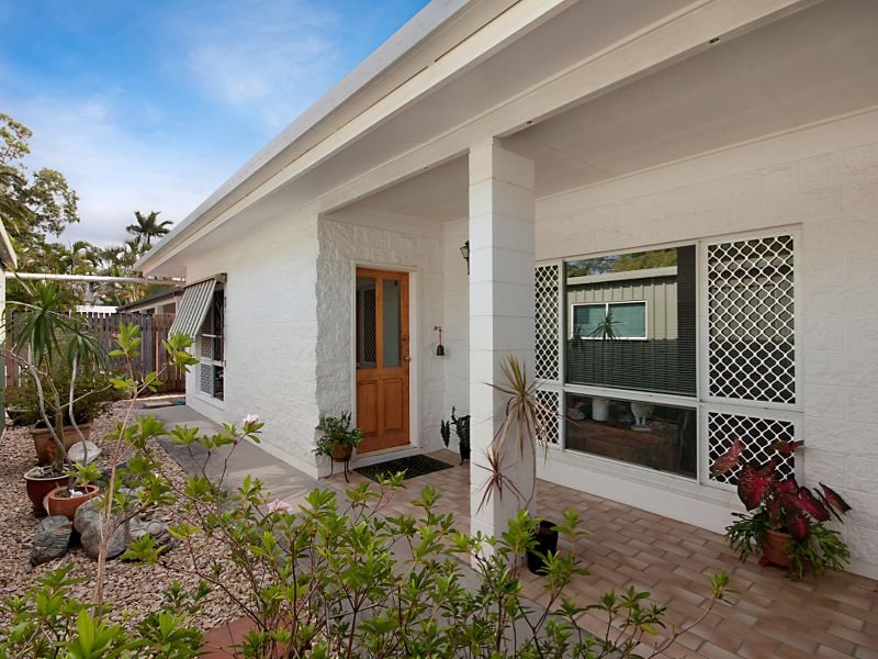 32 Clifton Road, Clifton Beach, QLD 4879