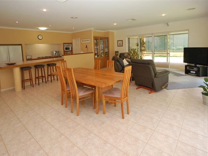 4 Capella Pass, Warnbro, WA 6169 Property Details