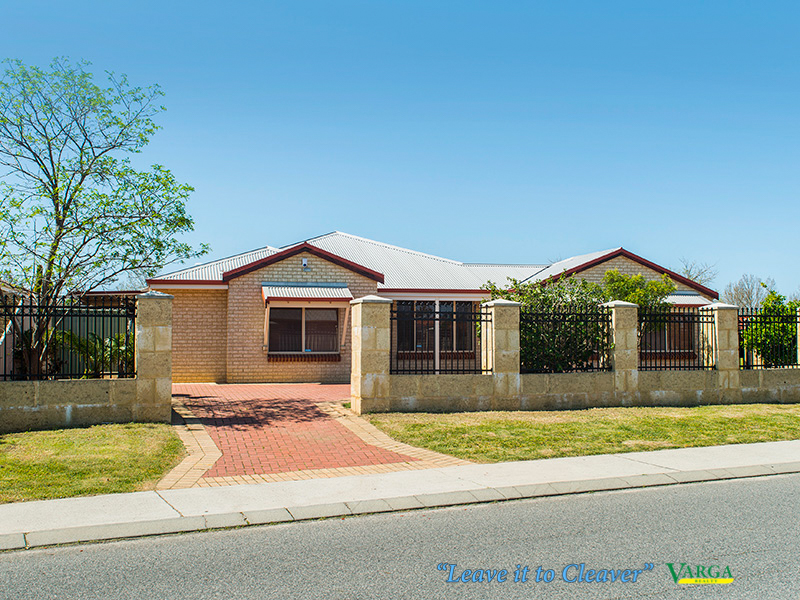 11 Sugarwood Drive, Thornlie, WA 6108 Property Details