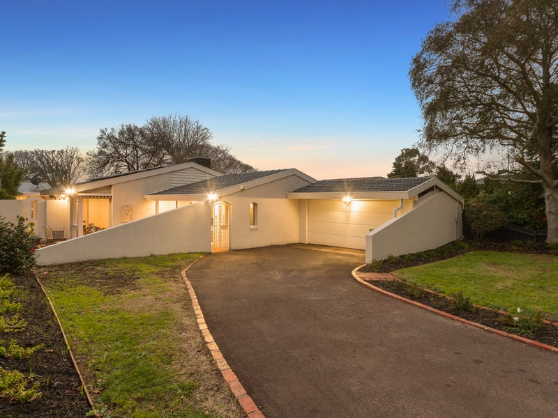 16 Menzies Close, Frankston South, VIC 3199